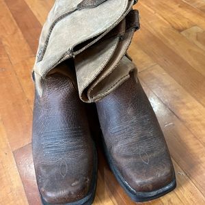 Mens Ariat boots.